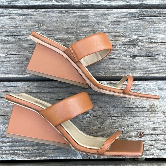 Neil J. Rodgers Chriselle Wedge Cognac Leather Square Toe Geo Mod Heel Sandals - Picture 3 of 10